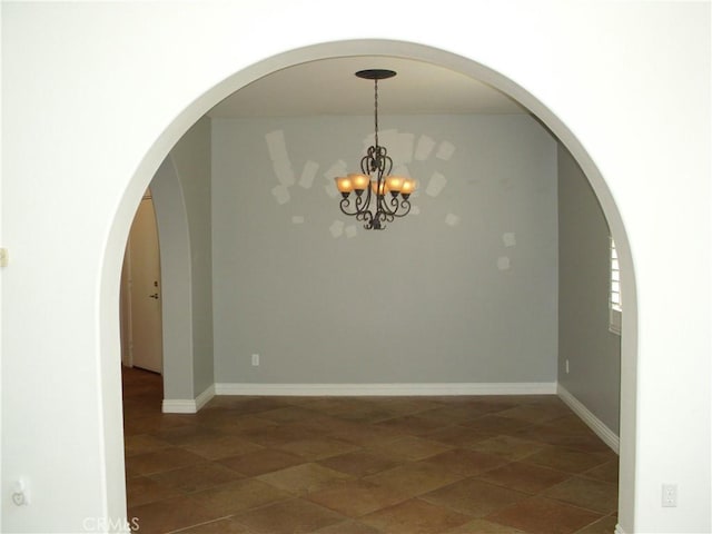 1110 Laurelhurst, San Jacinto, CA 92582 - spare room featuring a chandelier, arched walkways, and baseboards
