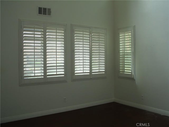 1110 Laurelhurst, San Jacinto, CA 92582 - unfurnished room with baseboards and plenty of natural light