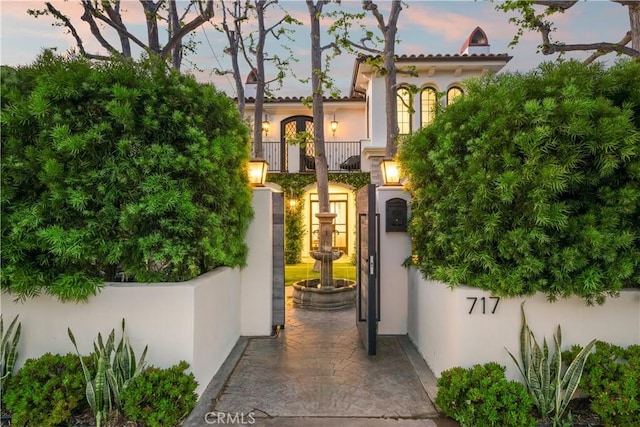 717 35th St, Manhattan Beach, CA 90266 - doorway to property featuring stucco siding and fence