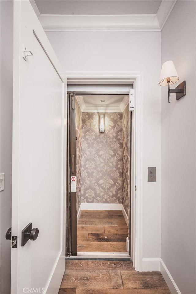 717 35th St, Manhattan Beach, CA 90266 - detailed view of wood finished floors, wallpapered walls, ornamental molding, and baseboards