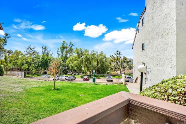 view of yard featuring view of wooded area
