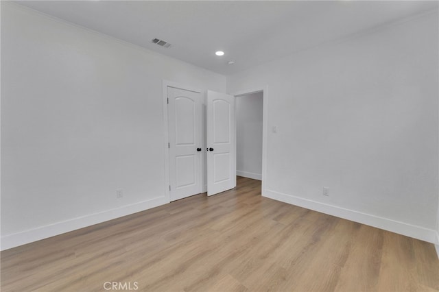 1925 N Marengo Ave, Pasadena, CA 91103 - unfurnished room featuring baseboards, light wood-style floors, recessed lighting, and ornamental molding