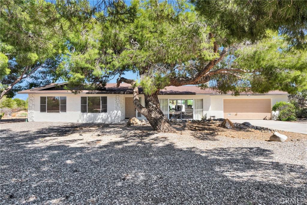 13925 Hopi Rd, Apple Valley, CA 92307 - photo 1