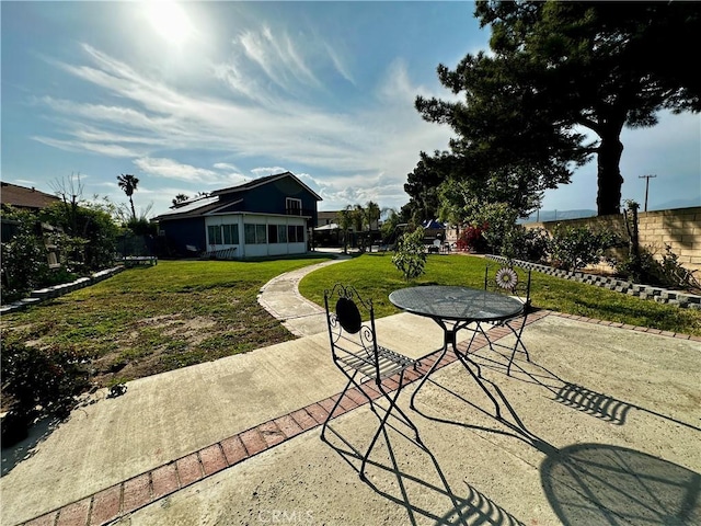 1512 W Sunnyview Dr, Rialto, CA 92377 - view of patio