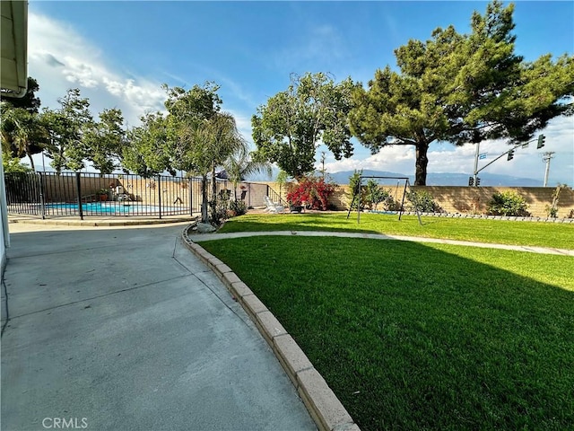 1512 W Sunnyview Dr, Rialto, CA 92377 - view of yard featuring a patio area