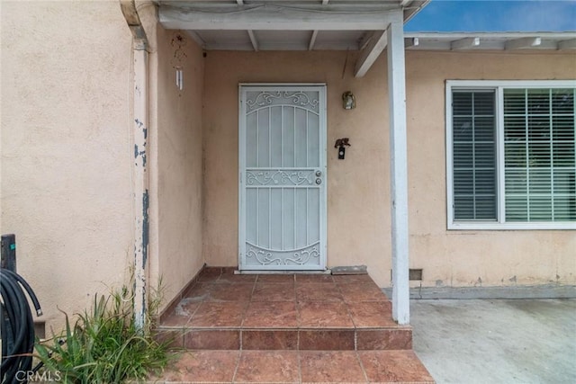 property entrance with stucco siding