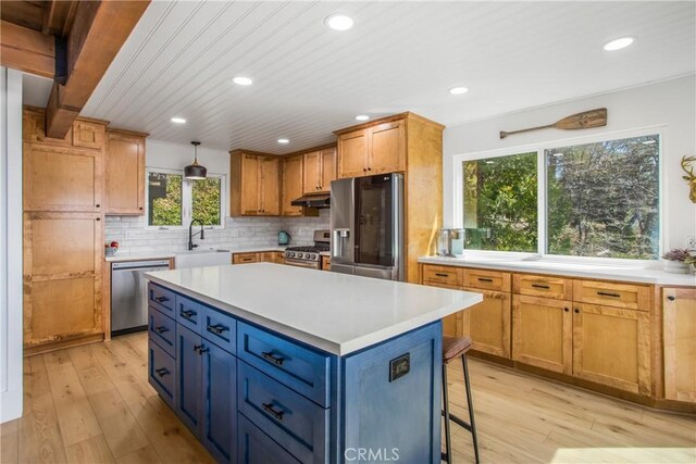 28834 Zion Dr, Lake Arrowhead, CA 92352 - kitchen with stainless steel appliances, a sink, light wood-style flooring, light countertops, and recessed lighting