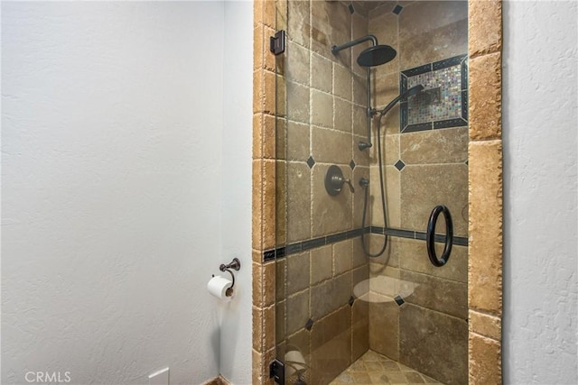 28834 Zion Dr, Lake Arrowhead, CA 92352 - bathroom featuring tiled shower