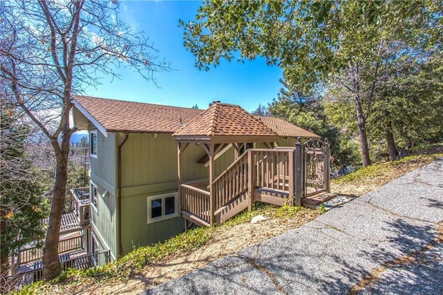 28834 Zion Dr, Lake Arrowhead, CA 92352 - view of side of property with roof with shingles