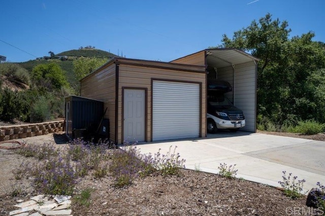 2021 Willow Glen Rd, Fallbrook, CA 92028 - garage featuring concrete driveway