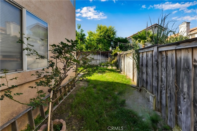 14028 Yorktown Ct, Fontana, CA 92336 - view of yard