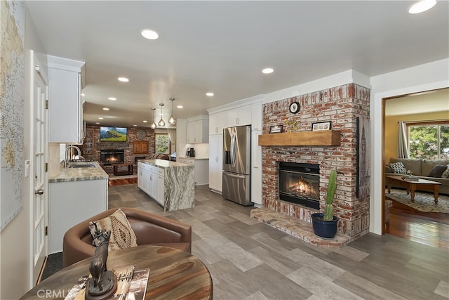 27513 St Bernard Ln, Lake Arrowhead, CA 92352 - living area featuring a fireplace and recessed lighting