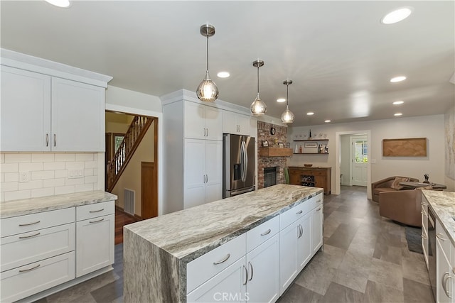 27513 St Bernard Ln, Lake Arrowhead, CA 92352 - kitchen featuring stainless steel fridge with ice dispenser, open floor plan, recessed lighting, backsplash, and a kitchen island