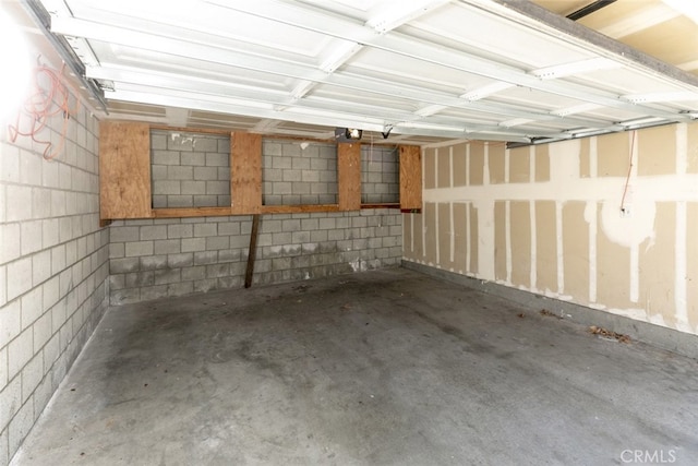2807 W W Ave K12, Unit 256, Lancaster, CA 93536 - garage featuring concrete block wall