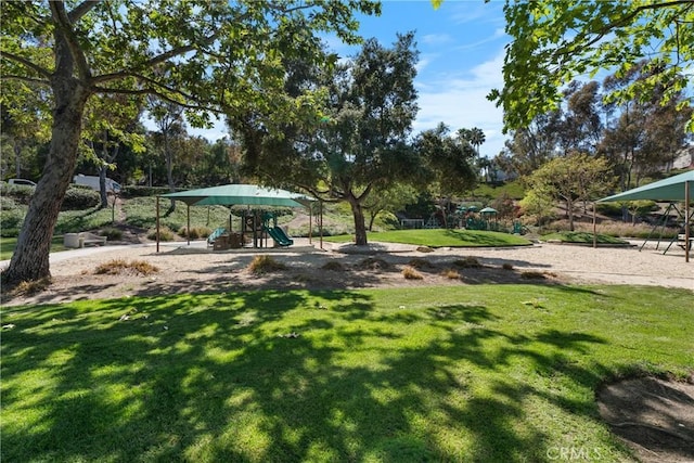 2 Chestnut Dr, Aliso Viejo, CA 92656 - view of green lawn