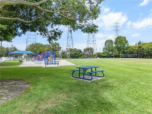 109 Loyola, Seal Beach, CA 90740 - community playground with a yard