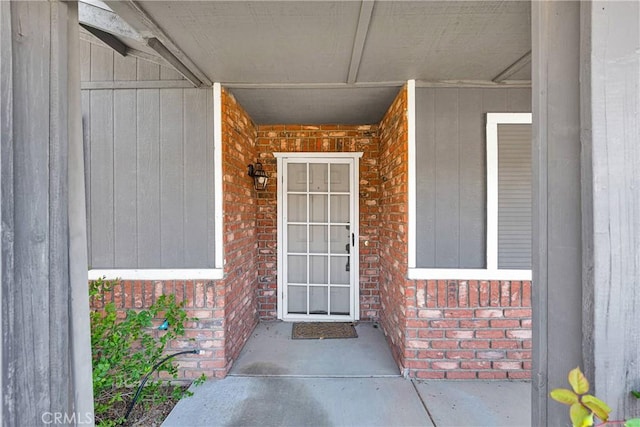 7621 Alston Ave, Hesperia, CA 92345 - doorway to property with brick siding