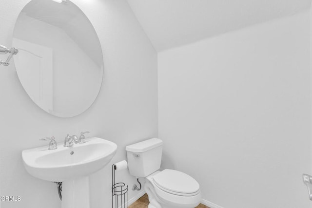 40197 Gallatin Ct, Temecula, CA 92591 - bathroom with toilet, baseboards, a sink, and vaulted ceiling