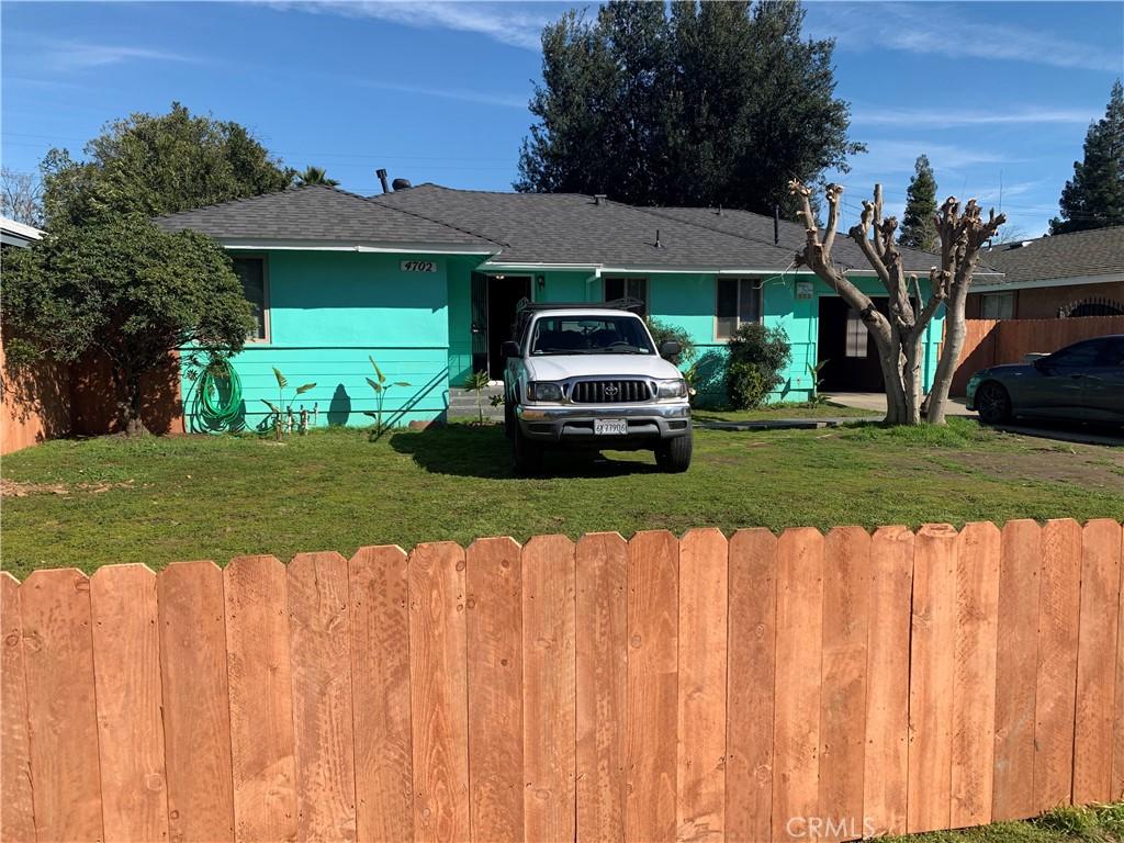 4702 N Fruit Ave, Fresno, CA 93705 - ranch-style house featuring roof with shingles