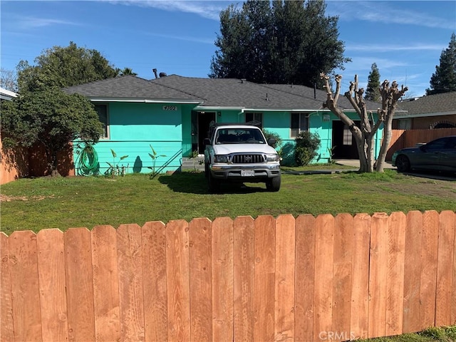 4702 N Fruit Ave, Fresno, CA 93705 - ranch-style house featuring roof with shingles