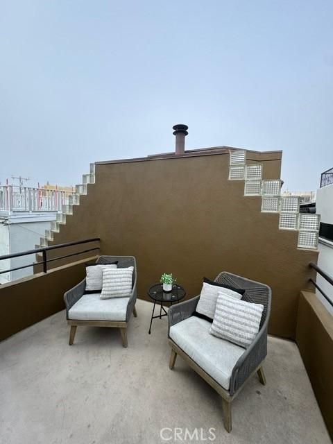 854 Cypress Ave, Hermosa Beach, CA 90254 - view of patio with a balcony
