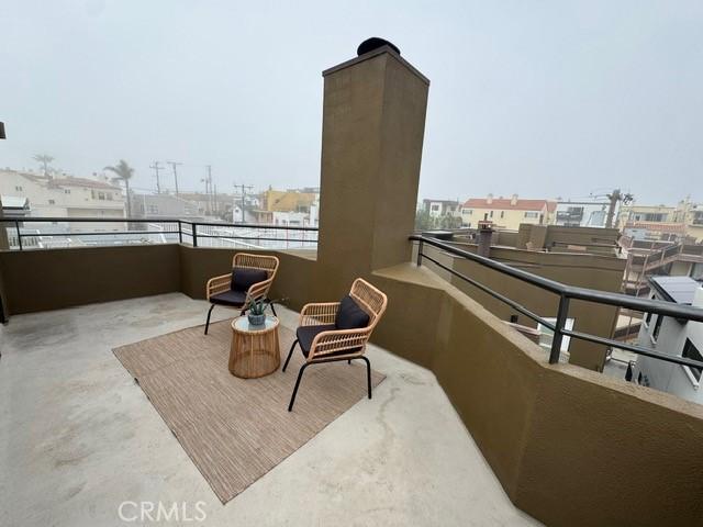 854 Cypress Ave, Hermosa Beach, CA 90254 - view of balcony
