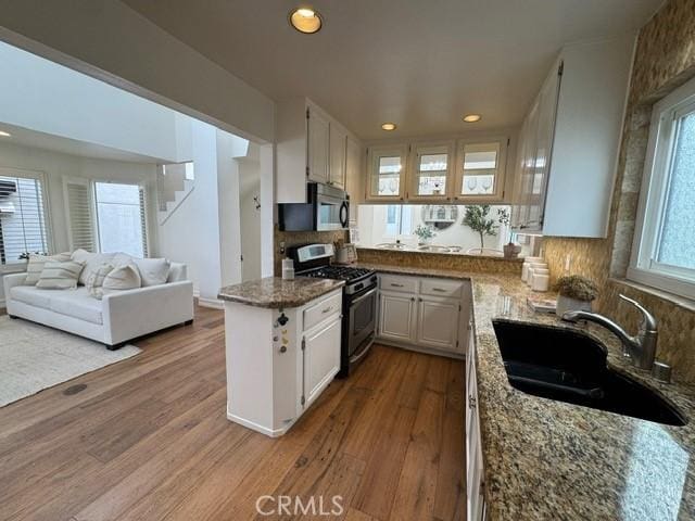 854 Cypress Ave, Hermosa Beach, CA 90254 - kitchen featuring stainless steel appliances, a sink, white cabinets, dark wood-type flooring, and recessed lighting