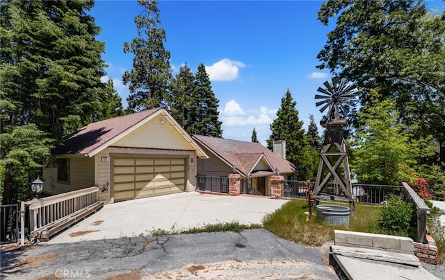179 Chippewa Ln, Lake Arrowhead, CA 92352 - view of front of home with driveway and an attached garage