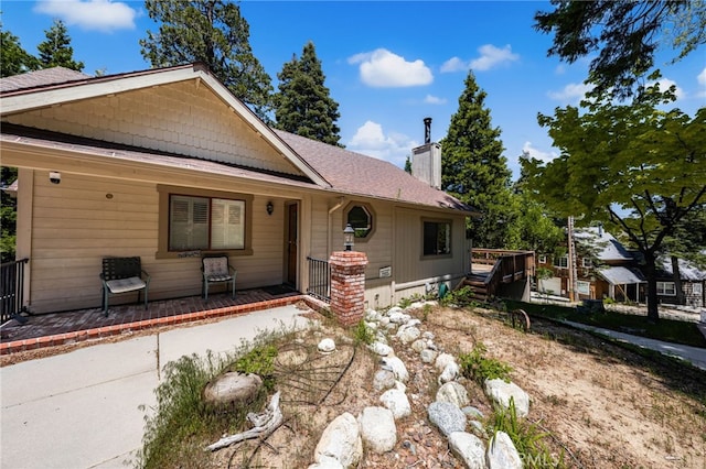 179 Chippewa Ln, Lake Arrowhead, CA 92352 - view of front facade with a chimney and covered porch