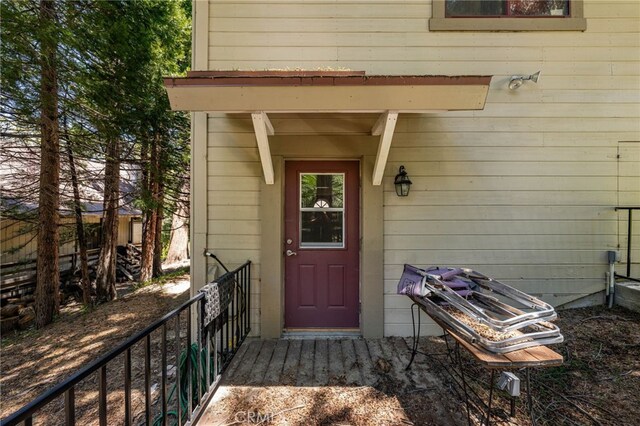 179 Chippewa Ln, Lake Arrowhead, CA 92352 - view of exterior entry
