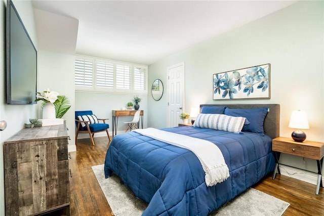 17301 Elsinore Cir, Huntington Beach, CA 92647 - bedroom with wood finished floors and baseboards