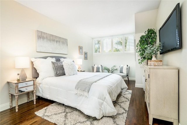 17301 Elsinore Cir, Huntington Beach, CA 92647 - bedroom featuring wood finished floors and baseboards