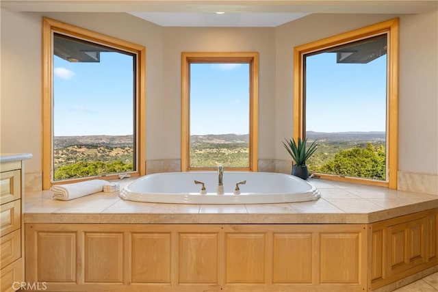 10885 San Marcos Rd, Atascadero, CA 93422 - bathroom with a bath