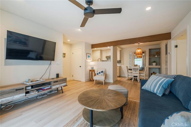 living room featuring light wood-style floors, ceiling fan, recessed lighting, and baseboards