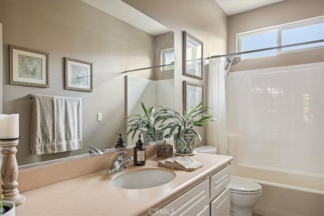 1682 Beaver Unit B, Beaumont, CA 92223 - bathroom with toilet, vanity, and shower / bath combo