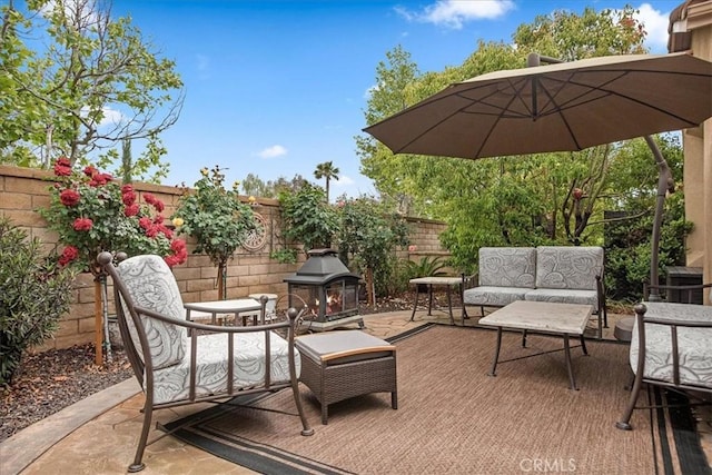 view of patio featuring an outdoor hangout area and a fenced backyard