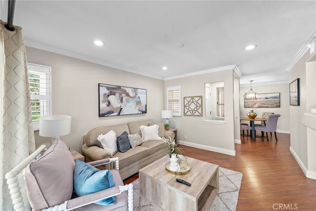 living room with wood finished floors, crown molding, recessed lighting, and baseboards