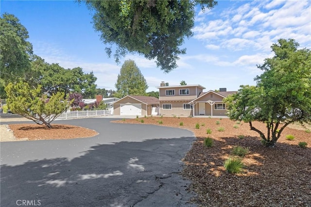 9019 San Gabriel Rd, Atascadero, CA 93422 - view of front facade featuring curved driveway and fence