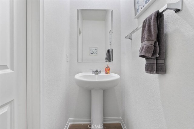 bathroom featuring a sink and baseboards