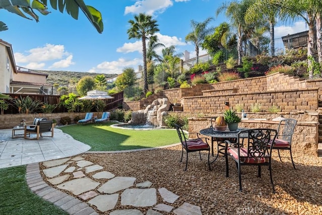 view of yard featuring a patio