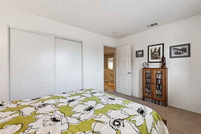 bedroom featuring carpet and a closet