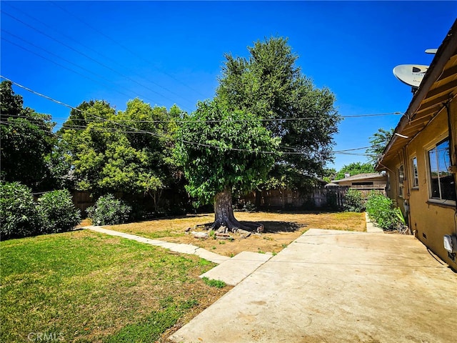 3733 N Fresno St, Fresno, CA 93726 - view of yard featuring a patio