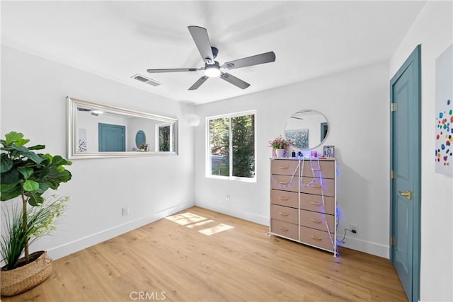 unfurnished bedroom featuring light wood-style flooring, baseboards, and ceiling fan