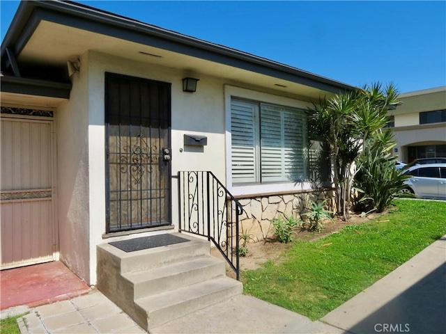 entrance to property with stucco siding