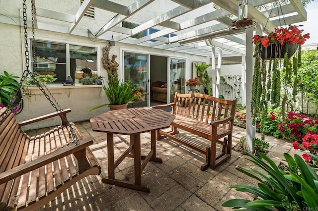 816 Caminito Azul, Carlsbad, CA 92011 - sunroom featuring a skylight