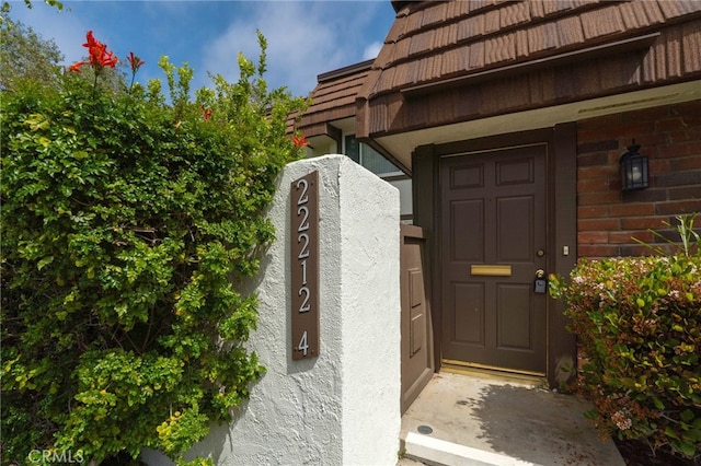 entrance to property featuring stucco siding