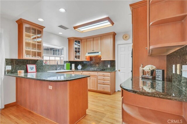 4745 Dunsmore Ave, La Crescenta, CA 91214 - kitchen featuring open shelves, light wood finished floors, under cabinet range hood, a peninsula, and recessed lighting