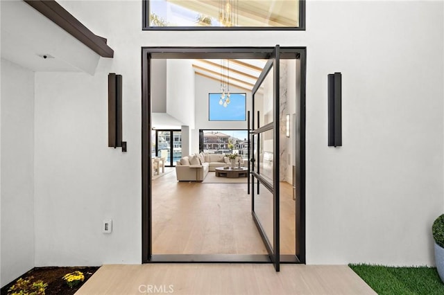 entrance to property featuring an outdoor hangout area