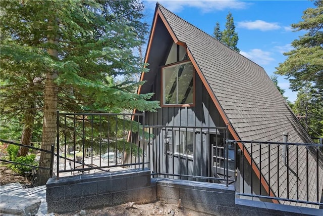 323 Mittry Ln, Lake Arrowhead, CA 92352 - view of gate