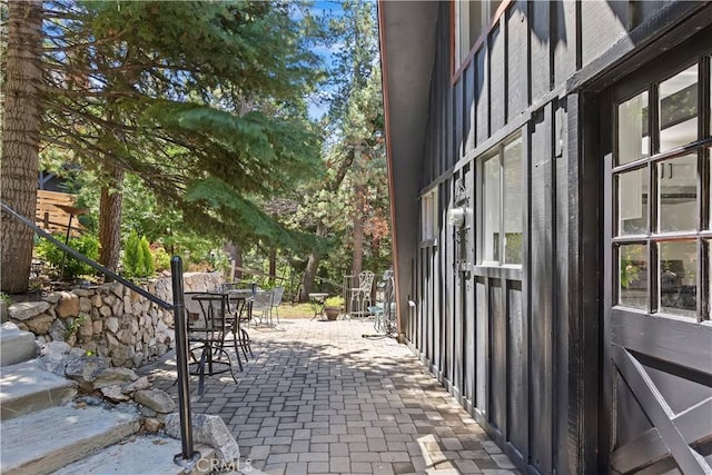 323 Mittry Ln, Lake Arrowhead, CA 92352 - view of patio featuring outdoor dining area